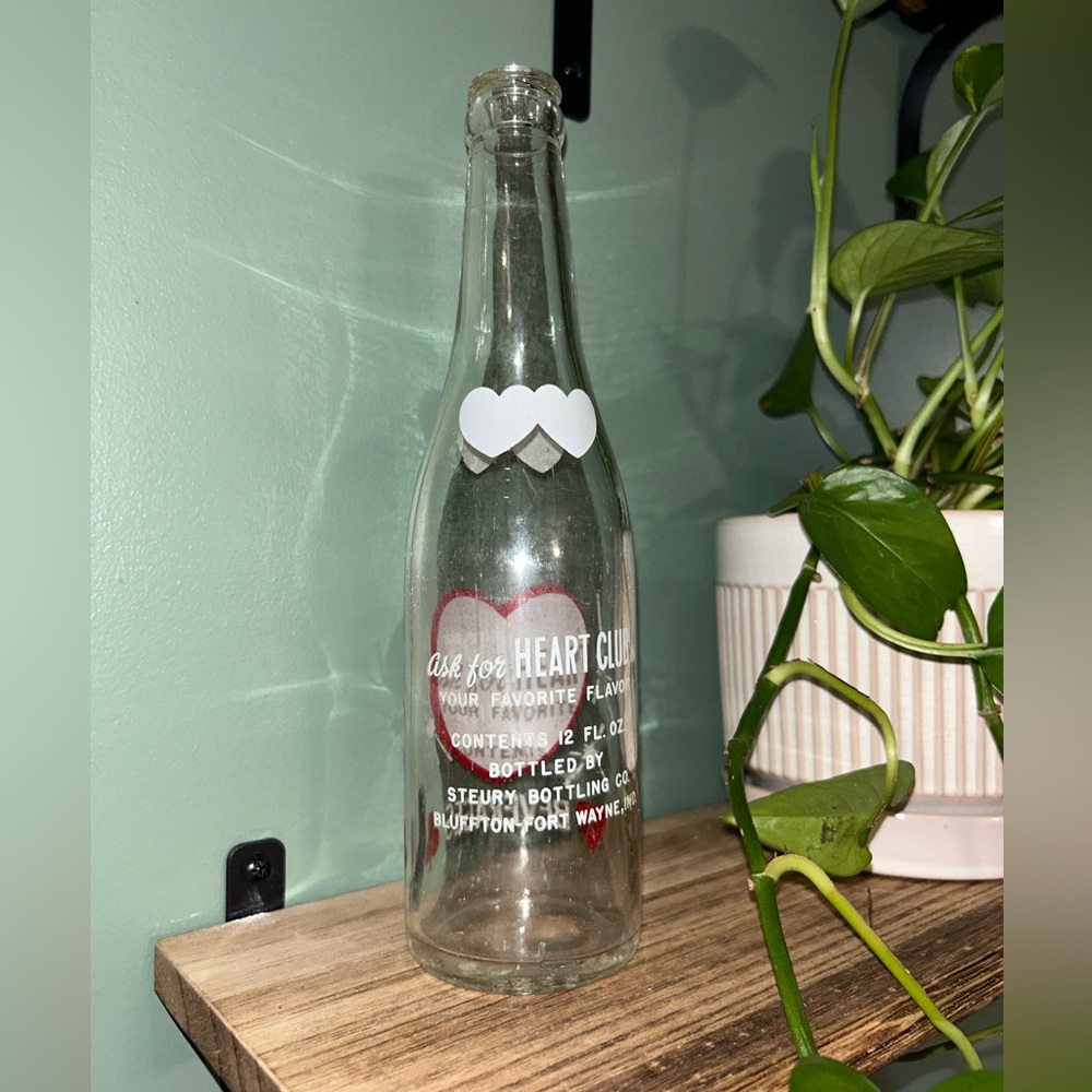 Vintage Heart Club Glass Soda Bottle - Picture 2 of 3
